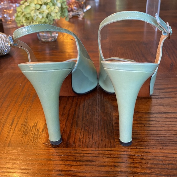 EUC Stuart Weitzman Sz 8.5M Open Toe Slingback Pumps in Pale Green Patent - Picture 4 of 9